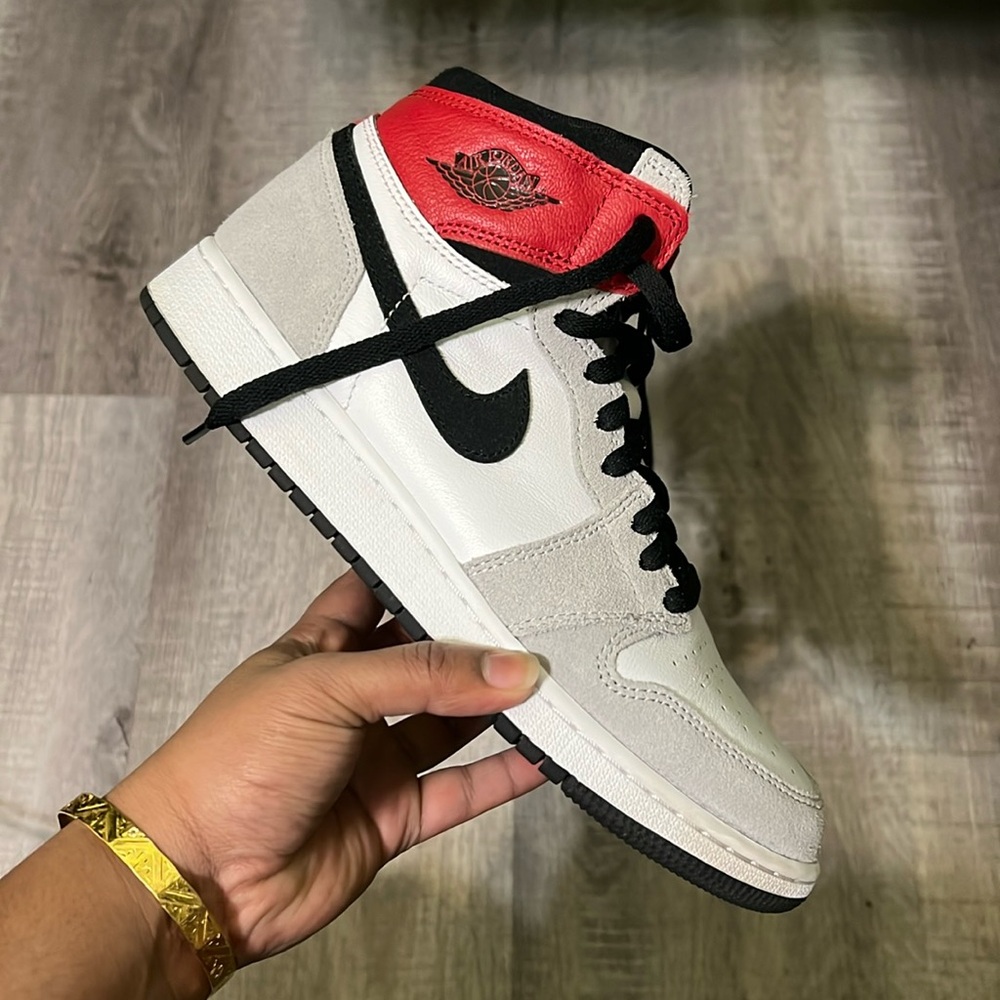 SIZE 7Y/EURO 40 AIR JORDAN 1 OG GS ‘SMOKE GREY’ LIGHTLY USED AUTHENTIC